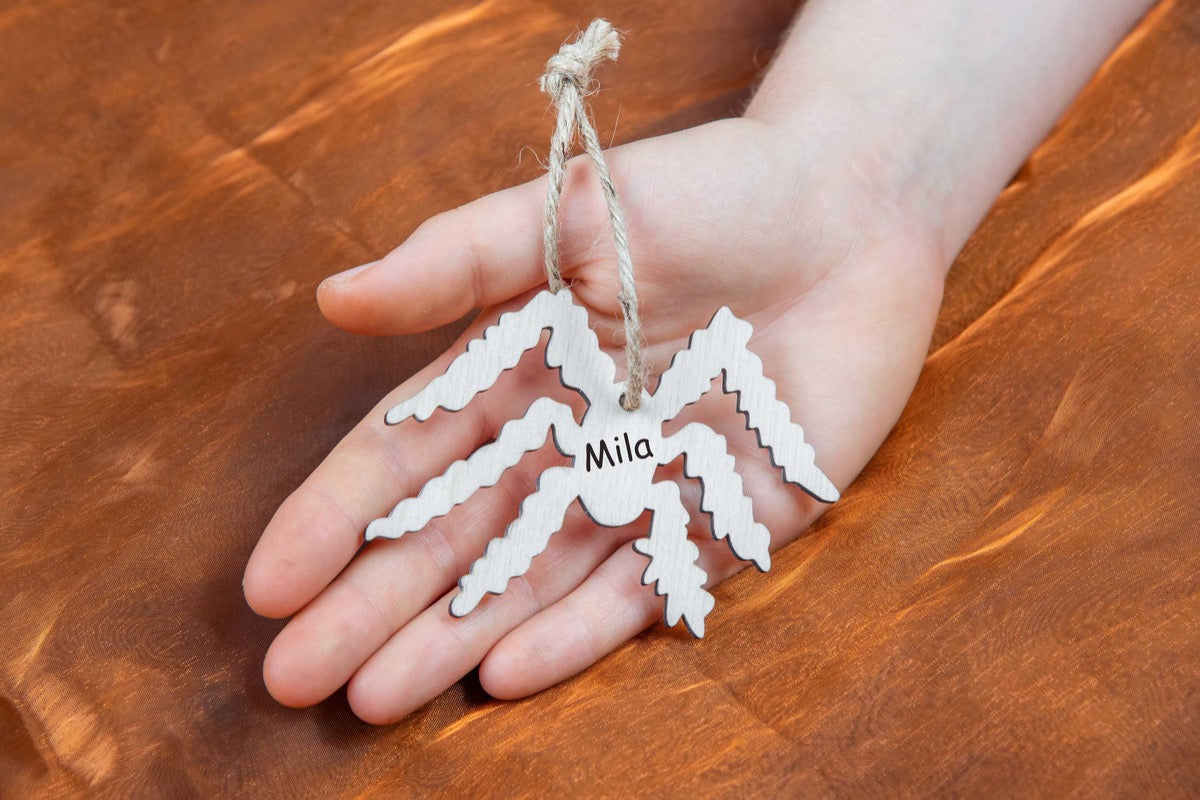 Personalisierte Halloweendeko als Anhänger und Aufsteller mit Gravur