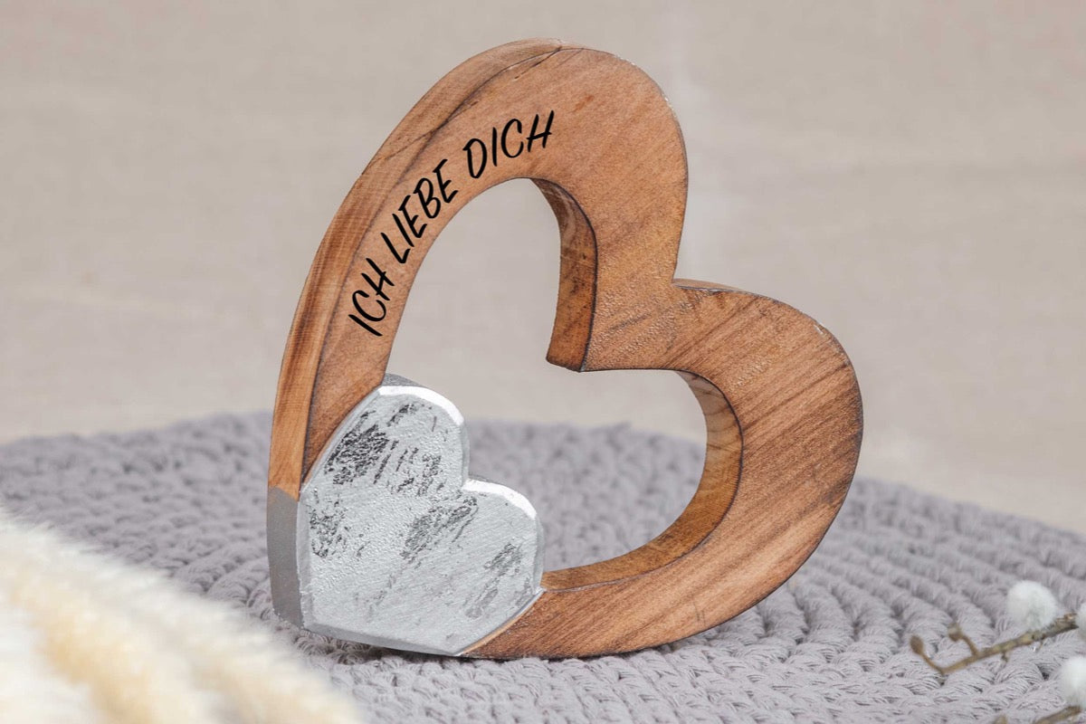 Hochzeitsgeschenk Holz Herz mit Deiner Wunschgravur personalisiert
