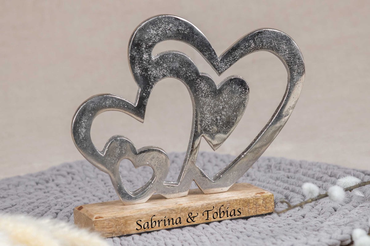 Personalisierte Herzen als perfektes Hochzeitsgeschenk