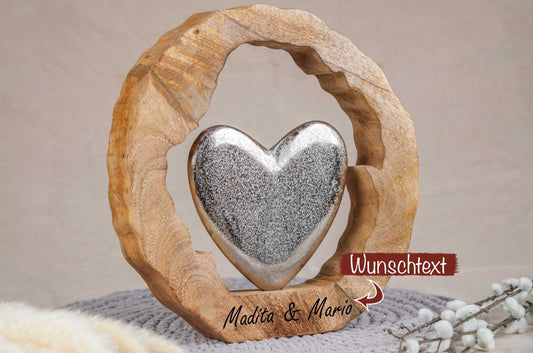 Hochzeitsgeschenk Herz im rustikalen Kreis mit Gravur personalisiert