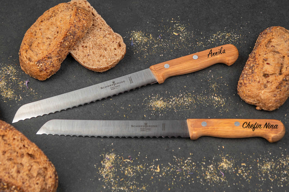 Personalisiertes Olivenholz-Brotmesser mit Gravur