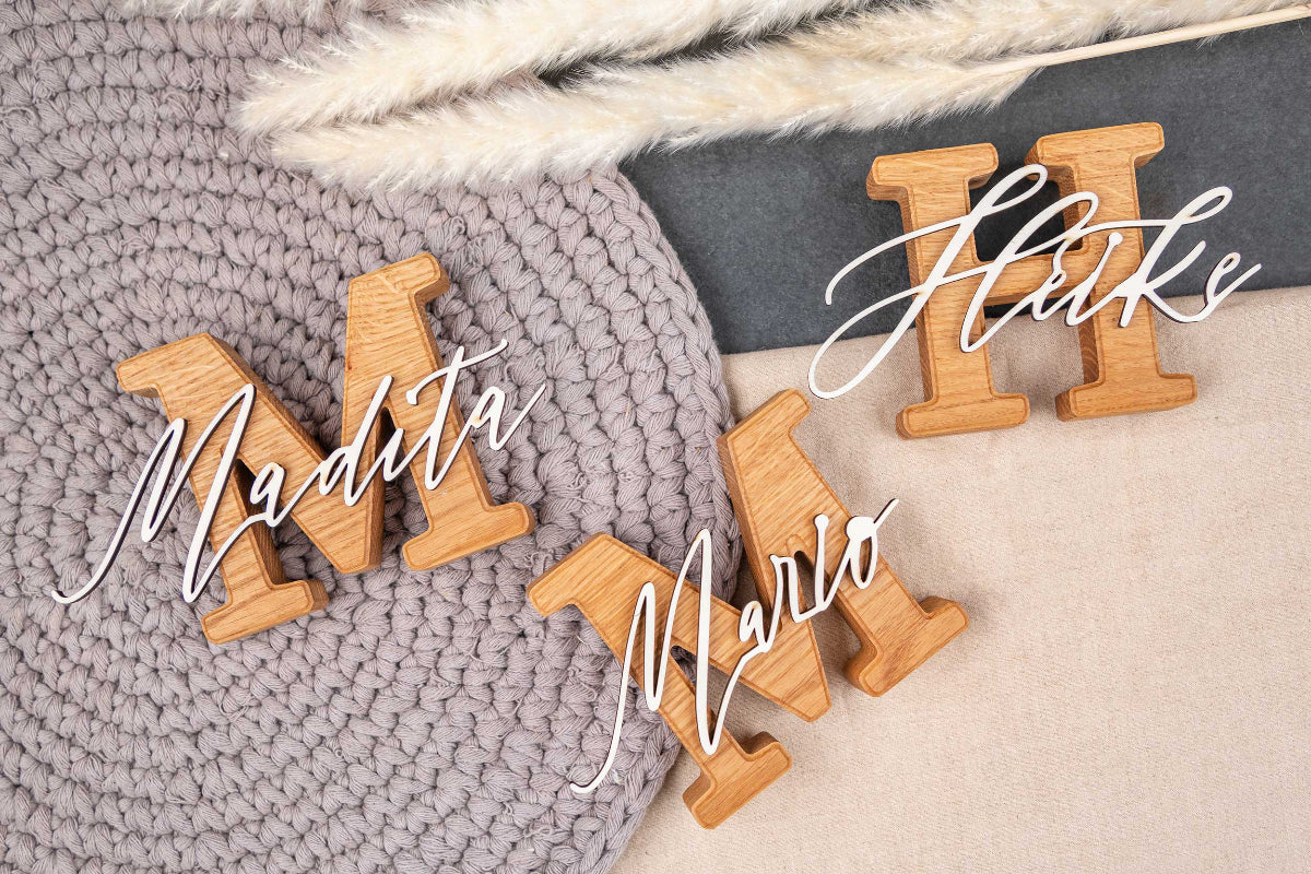 Buchstabe mit Name aus Eichenholz - Namensschild aus Holz