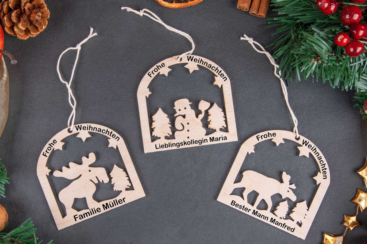 Christbaumanhänger personalisiert mit Namen im Rahmen