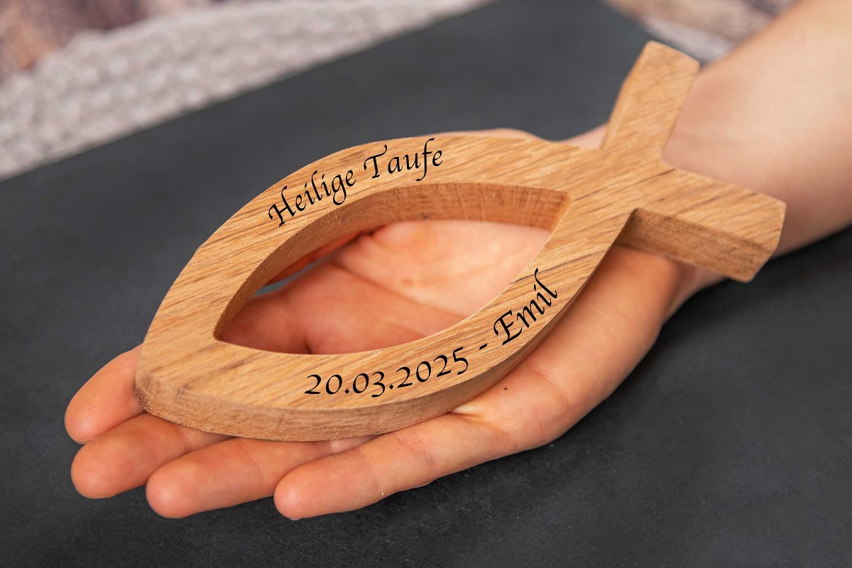 Taufgeschenk personalisiert mit Namen aus Holz