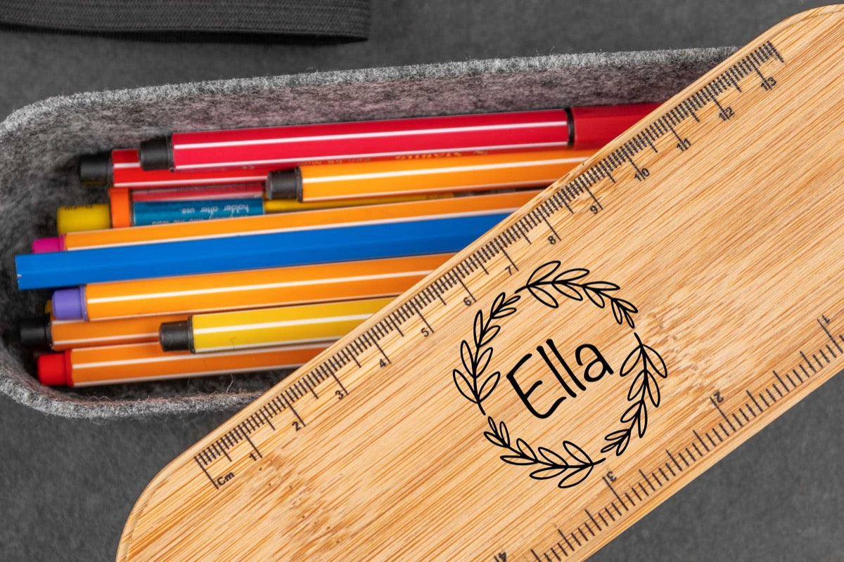 Federmäppchen perfekt als Box für Stifte aus Filz mit Holzdeckel und Wunschgravur