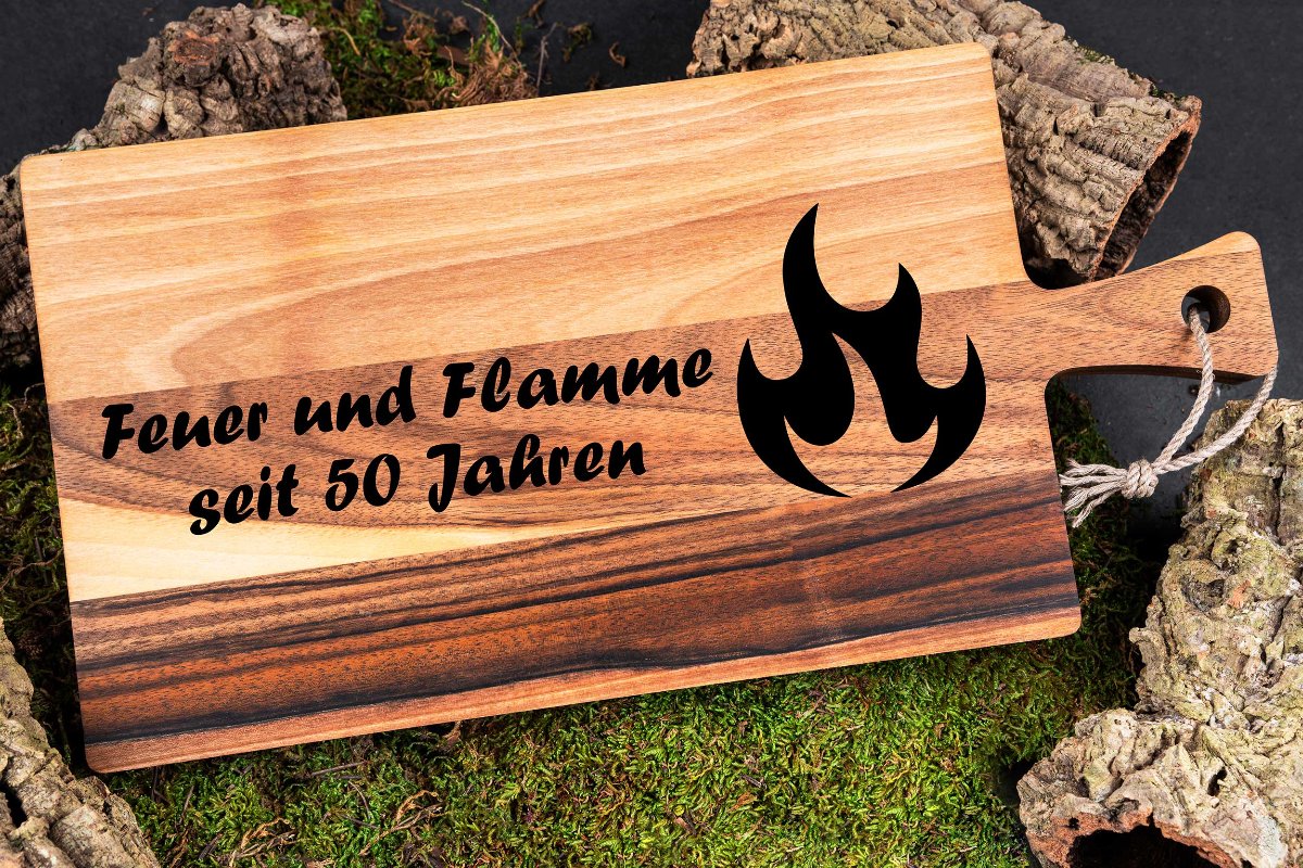 Grillbrett mit Deiner Wunschgravur aus Nussbaumholz
