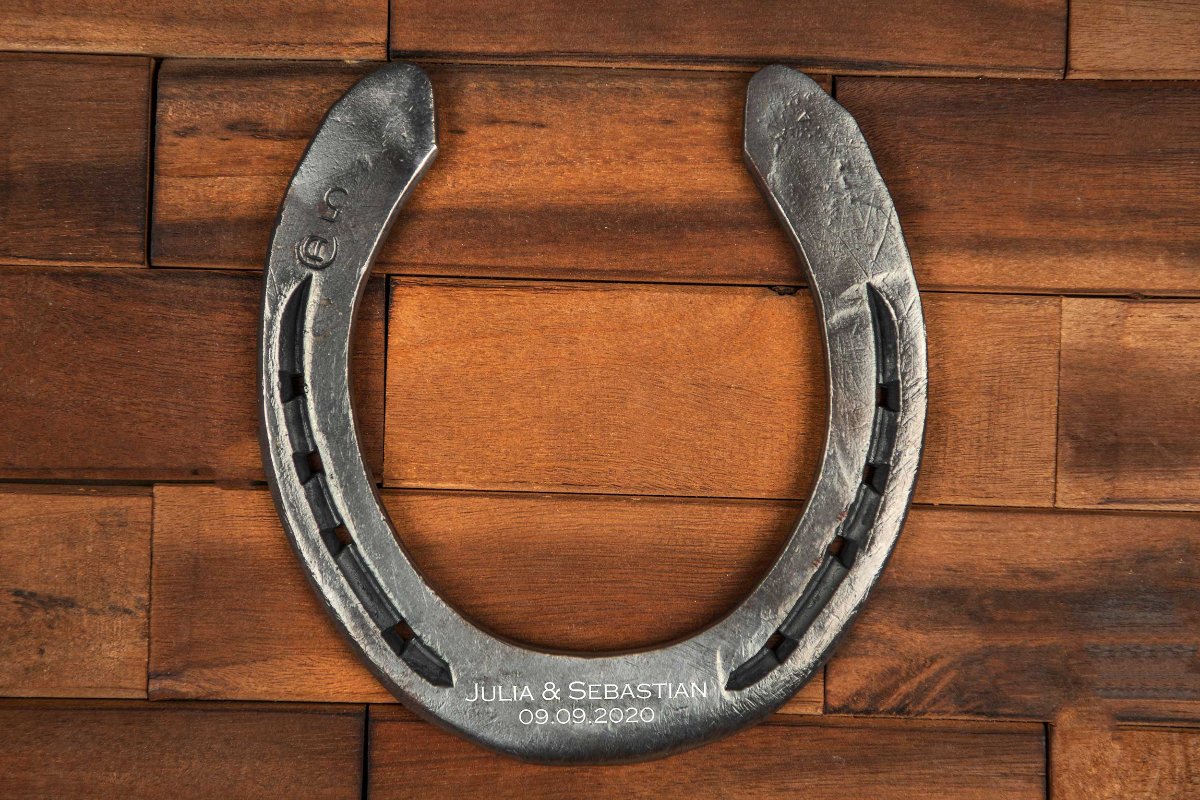 Hufeisen personalisiert mit Gravur und Holzbox bunt - Glückshufeisen