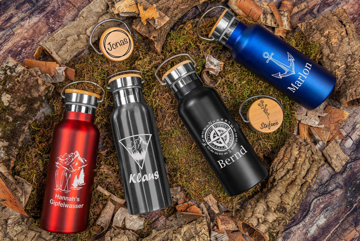 Personalisierte Edelstahl Trinkflasche mit Namen und Bambusdeckel