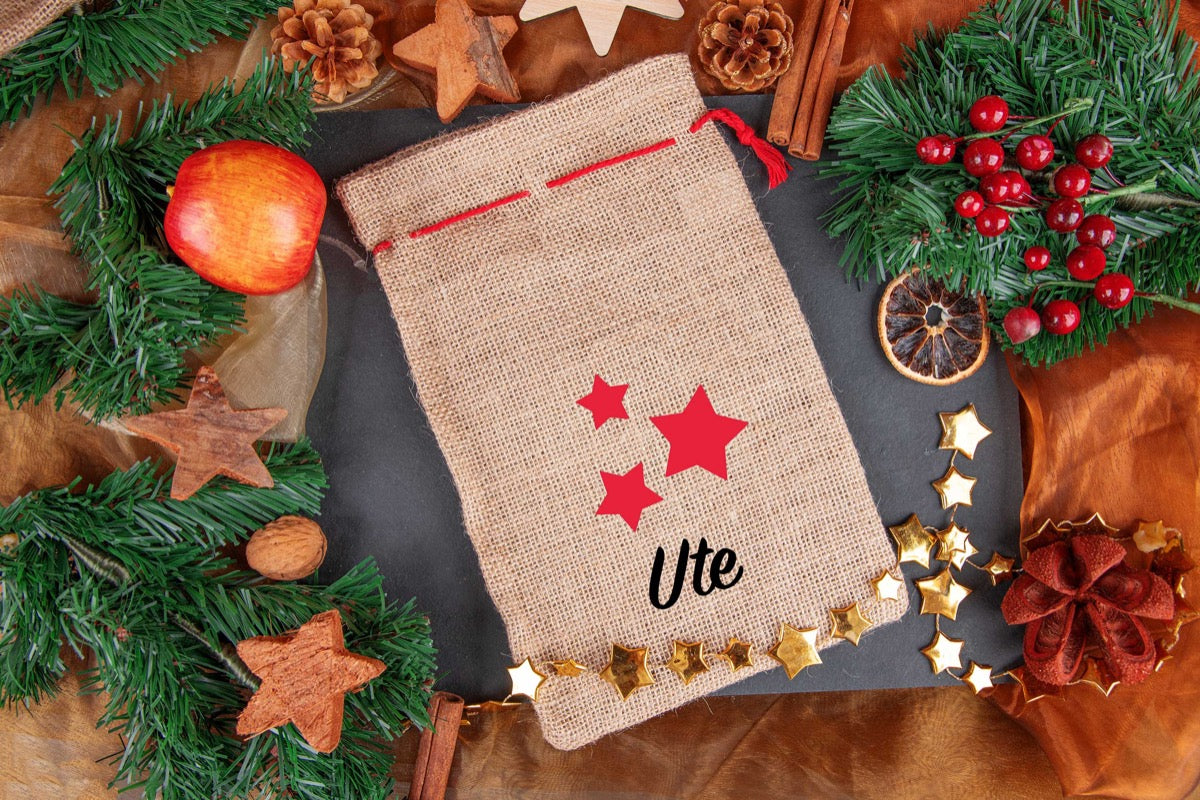 Personalisiertes Weihnachtssäckchen mit Namen aus Jute mit Sternen
