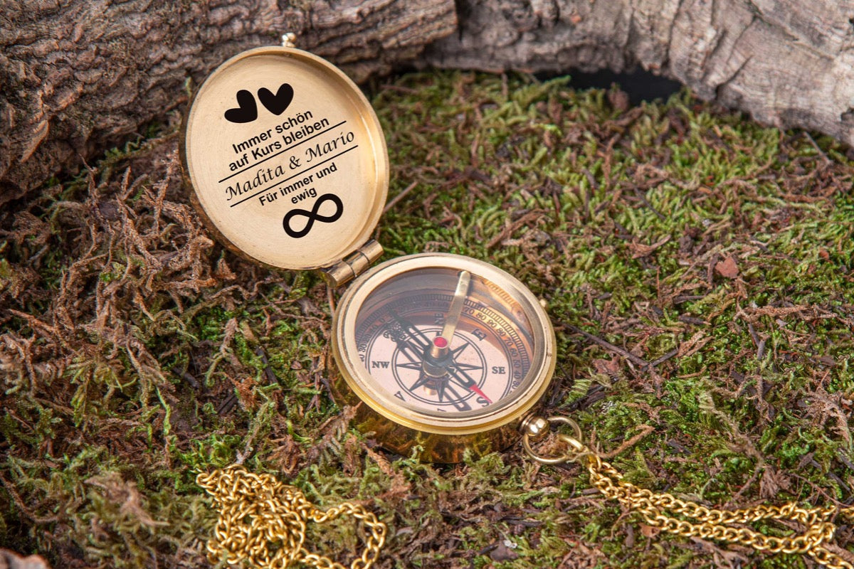 Personalisierter Kompass aus Messing mit Holzbox