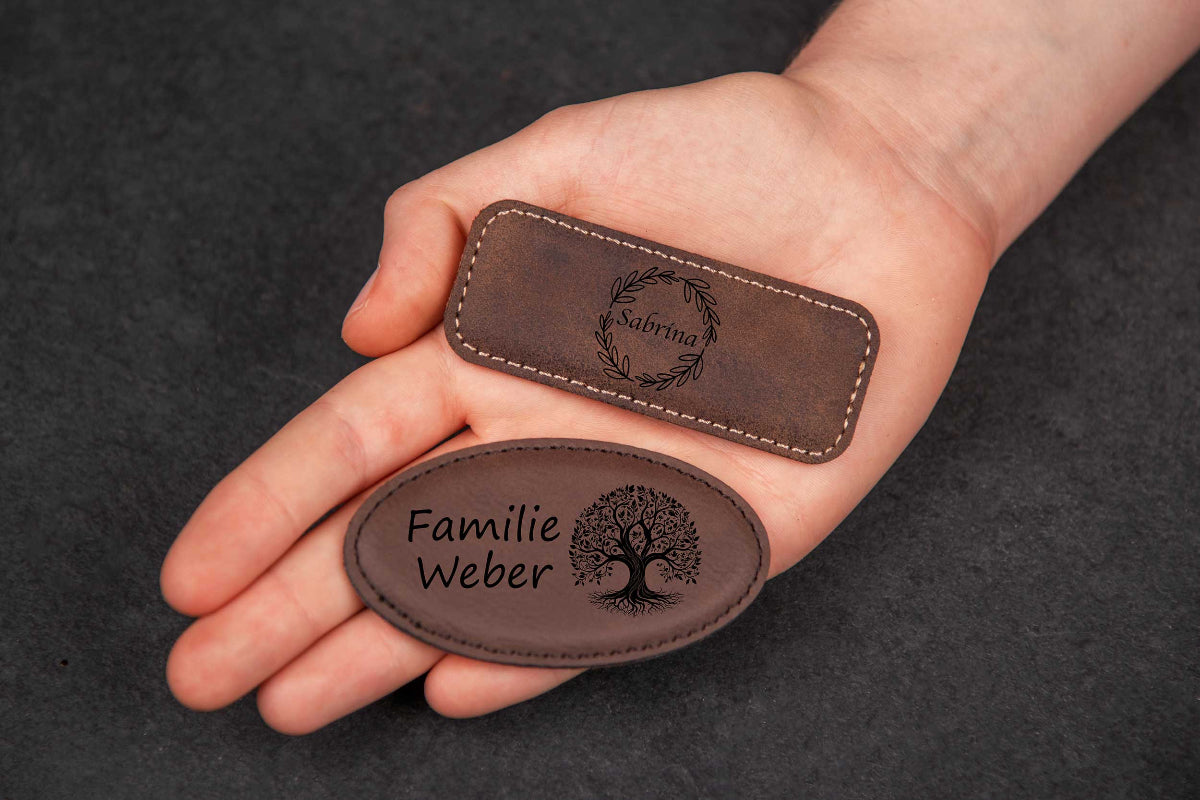 Namensschild Kunstleder mit Deiner Wunschgravur für Kleidung - Magnet personalisiert