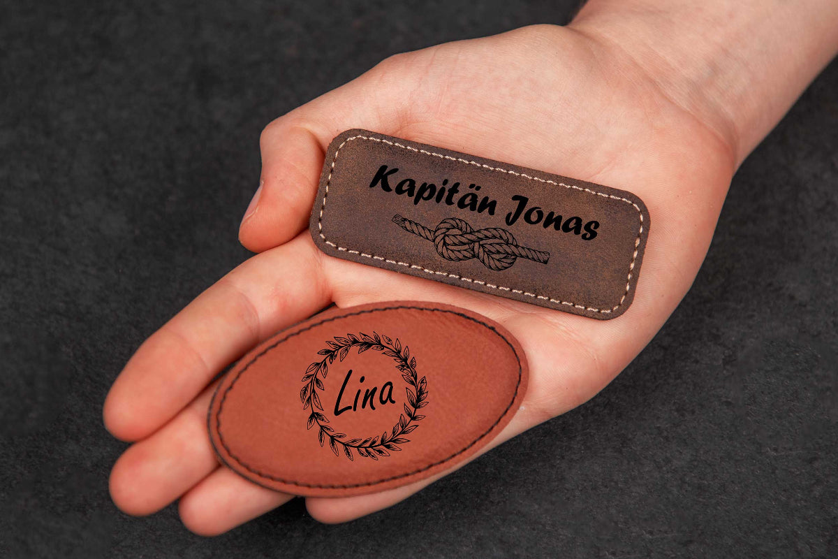 Namensschild Kunstleder mit Deiner Wunschgravur für Kleidung - Magnet personalisiert