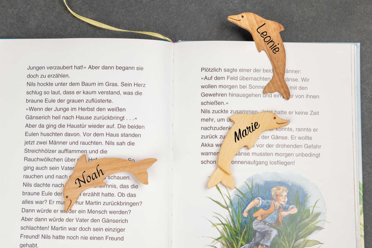 Premium Lesezeichen personalisiert mit Namen als Delfin