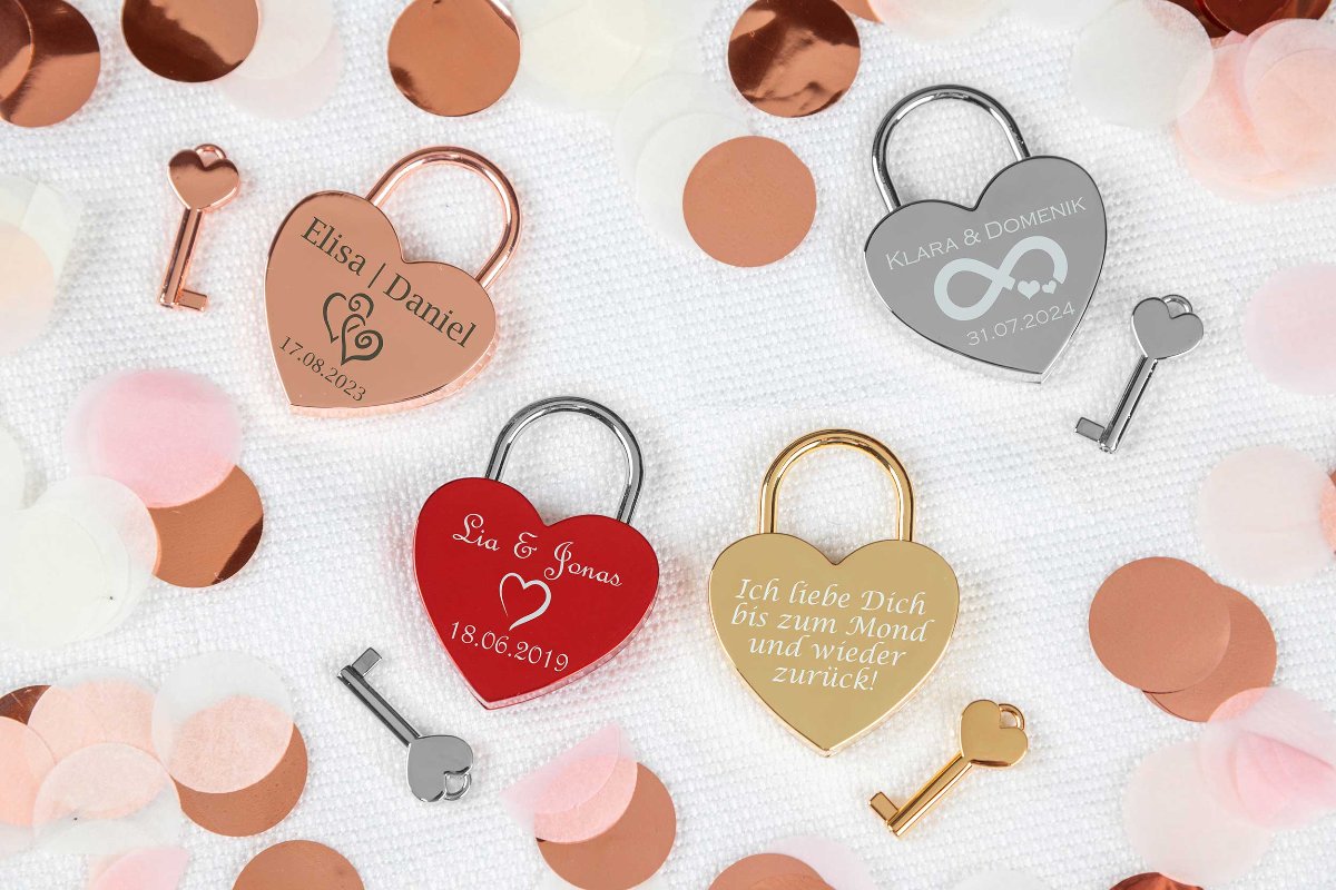 Liebesschloss mit Gravur personalisiert in Herzform in vier Farben