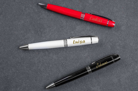 Personalisierter Metall-Kugelschreiber in drei Farben