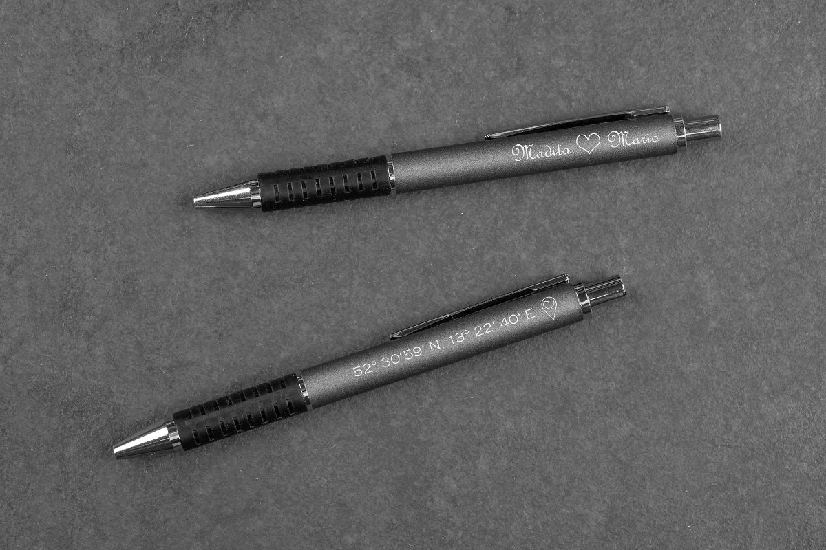 Personalisierter Metall-Kugelschreiber mit grauen Akzenten