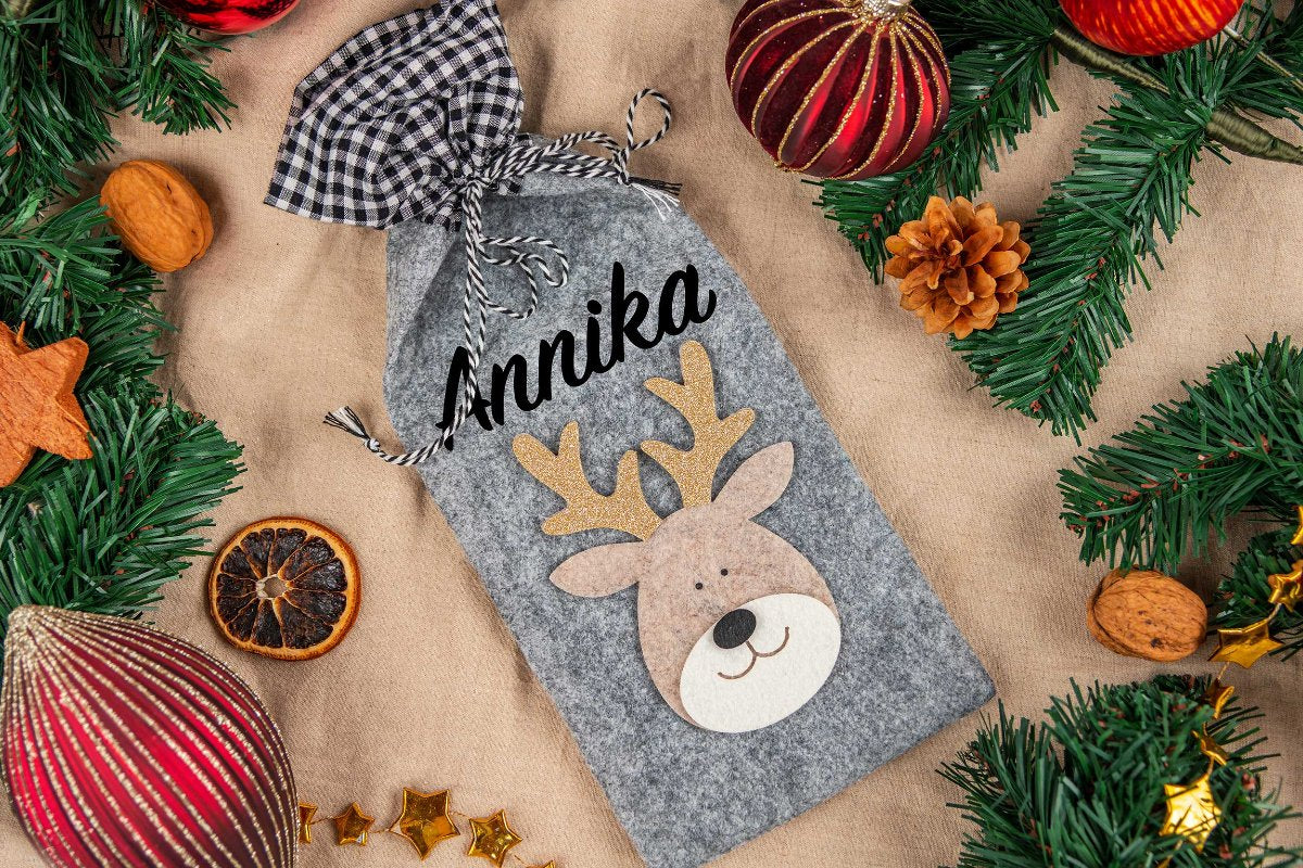 Weihnachtssäckchen mit Namen und Rentier aus Filz personalisiert