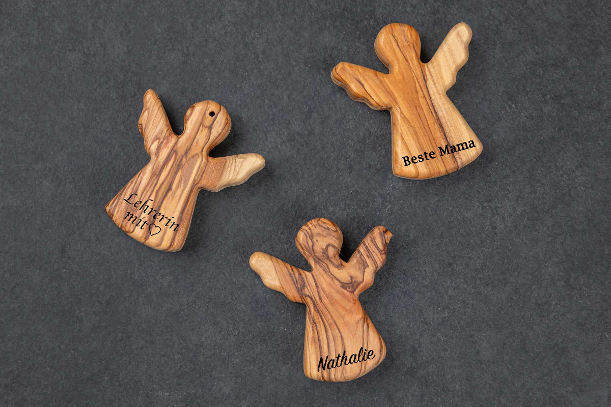Handschmeichler Schutzengel personalisiert mit Namen aus Olivenholz - Taufgeschenk