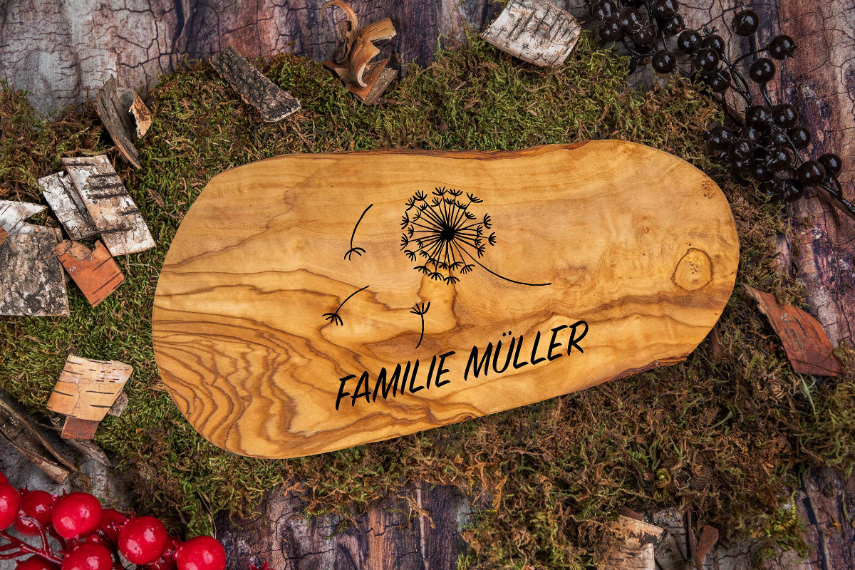 Olivenholz Frühstücksbrett mit Wunschgravur - Hochzeitsgeschenk personalisiert