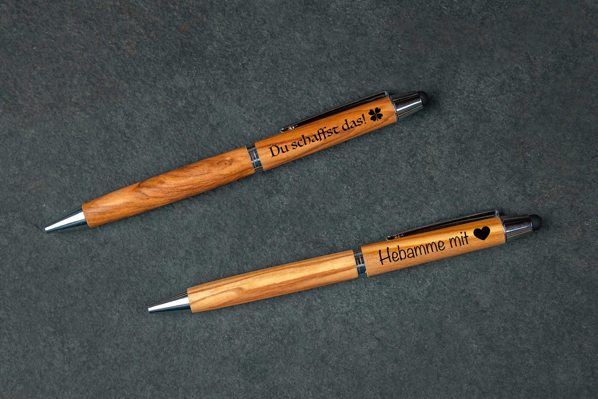 Olivenholz-Kugelschreiber mit Namen personalisiert