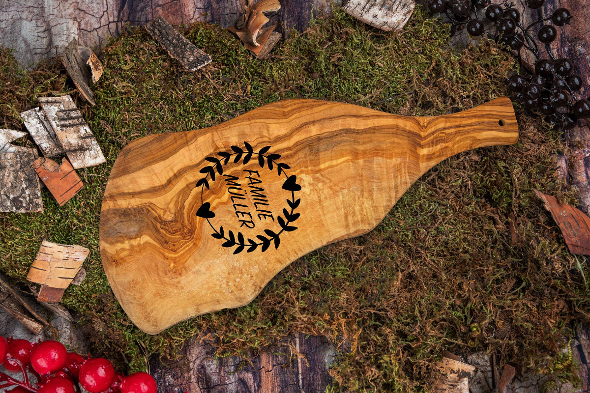 Olivenholz Brett mit Wunschgravur und Griff - Hochzeitsgeschenk