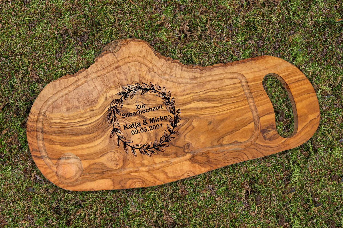 Schneidebrett aus Olivenholz mit vielen Motiven und Wunschgravur - Hochzeitsgeschenk
