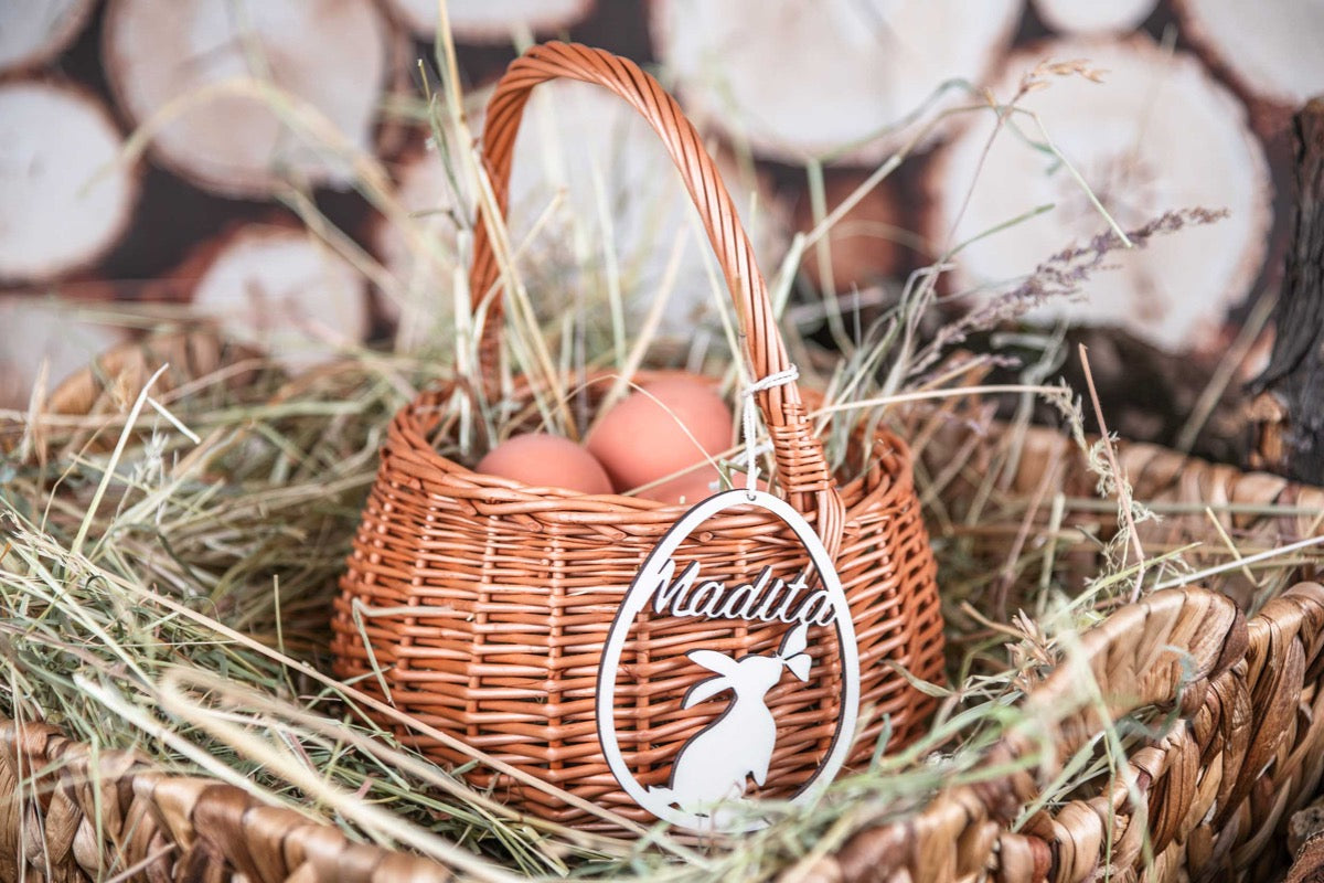 Personalisiertes Osterkörbchen mit Osteranhänger aus Holz