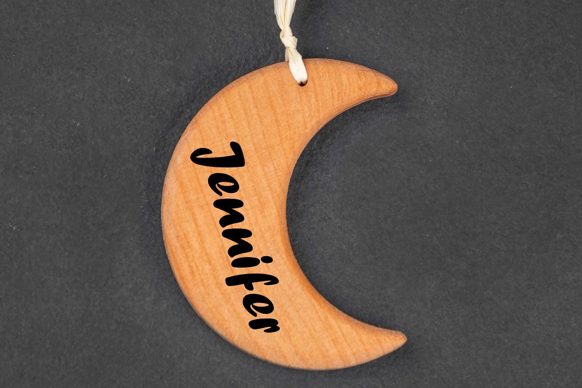 Premium Christbaumschmuck mit Namen personalisiert aus Kirschholz