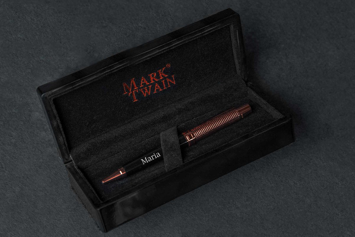 Premium Metall-Kugelschreiber personalisiert mit Gravur und roségold Akzenten