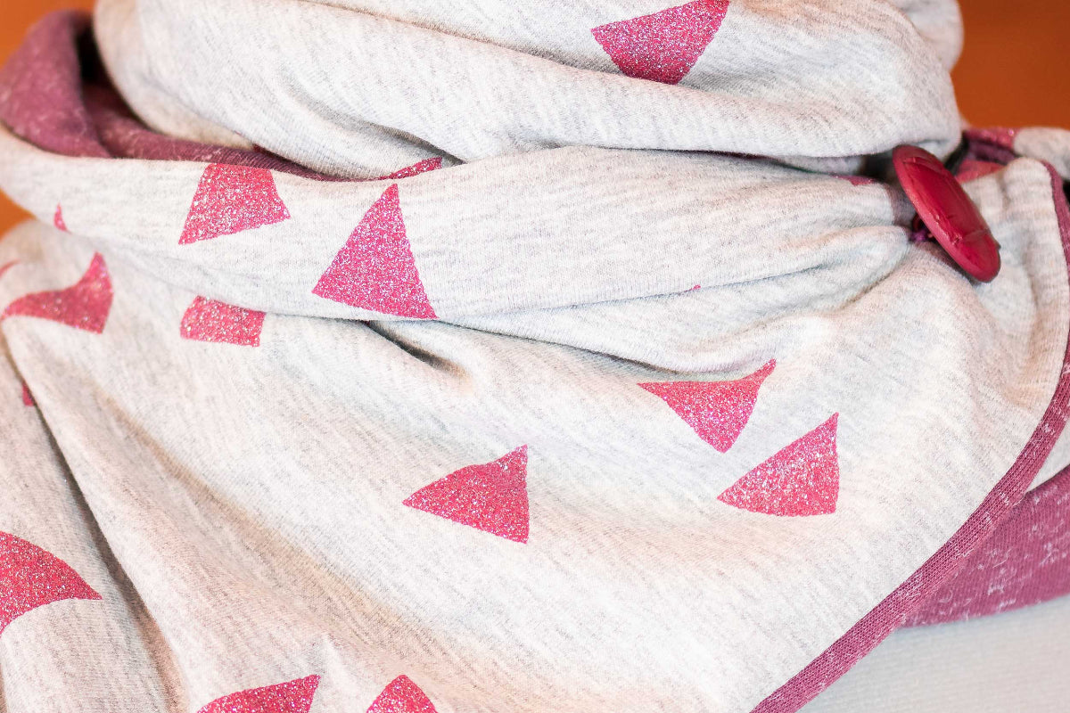 Schal in hellgrau mit rosafarbenen Dreiecken - Wickelschal handgemacht, selbstgenäht