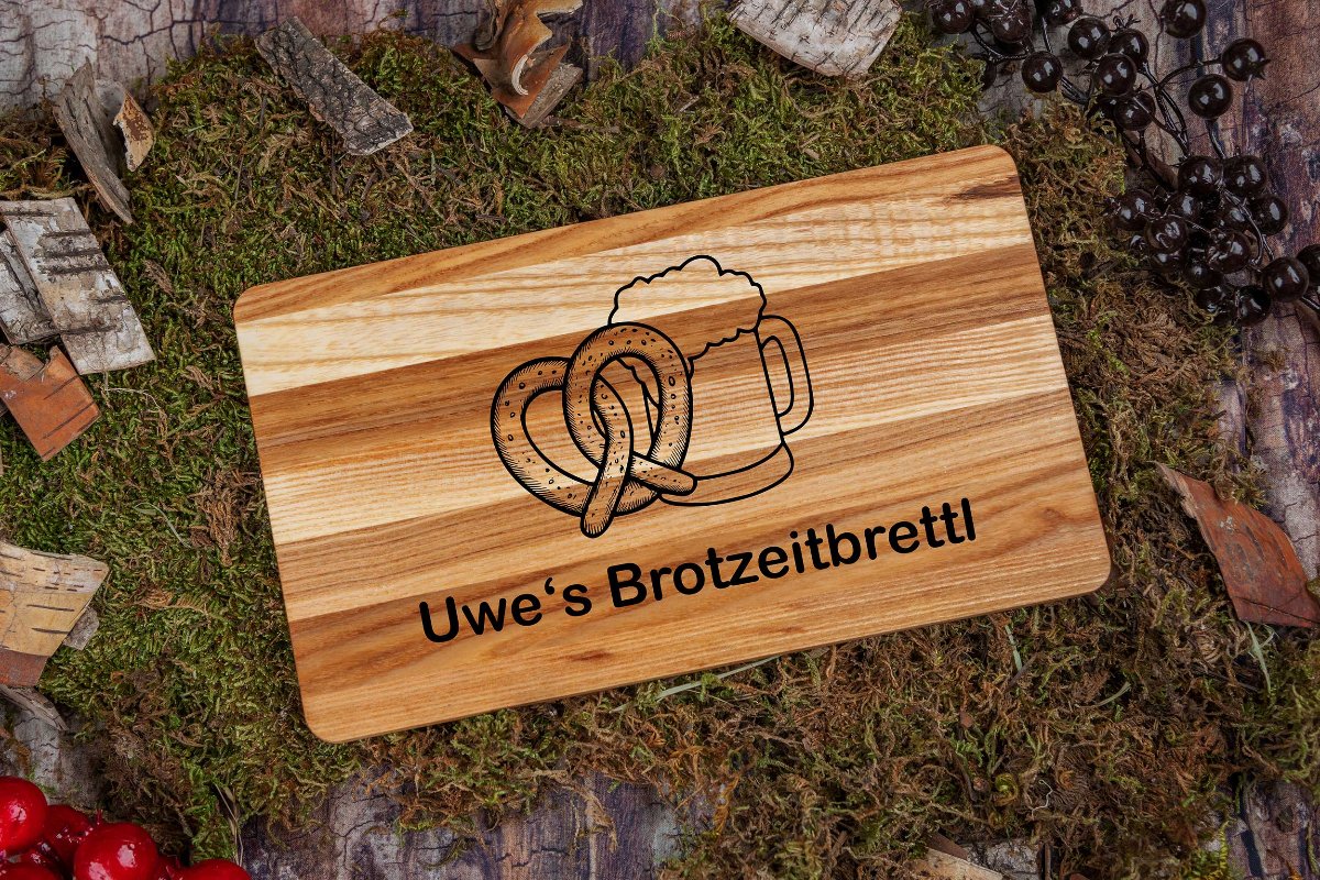 Personalisiertes Brotzeitbrett mit Namen aus Holz - Schneidebrett - Jausenbrett