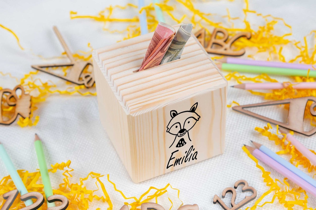Personalisierte Spardose aus Holz mit Namen