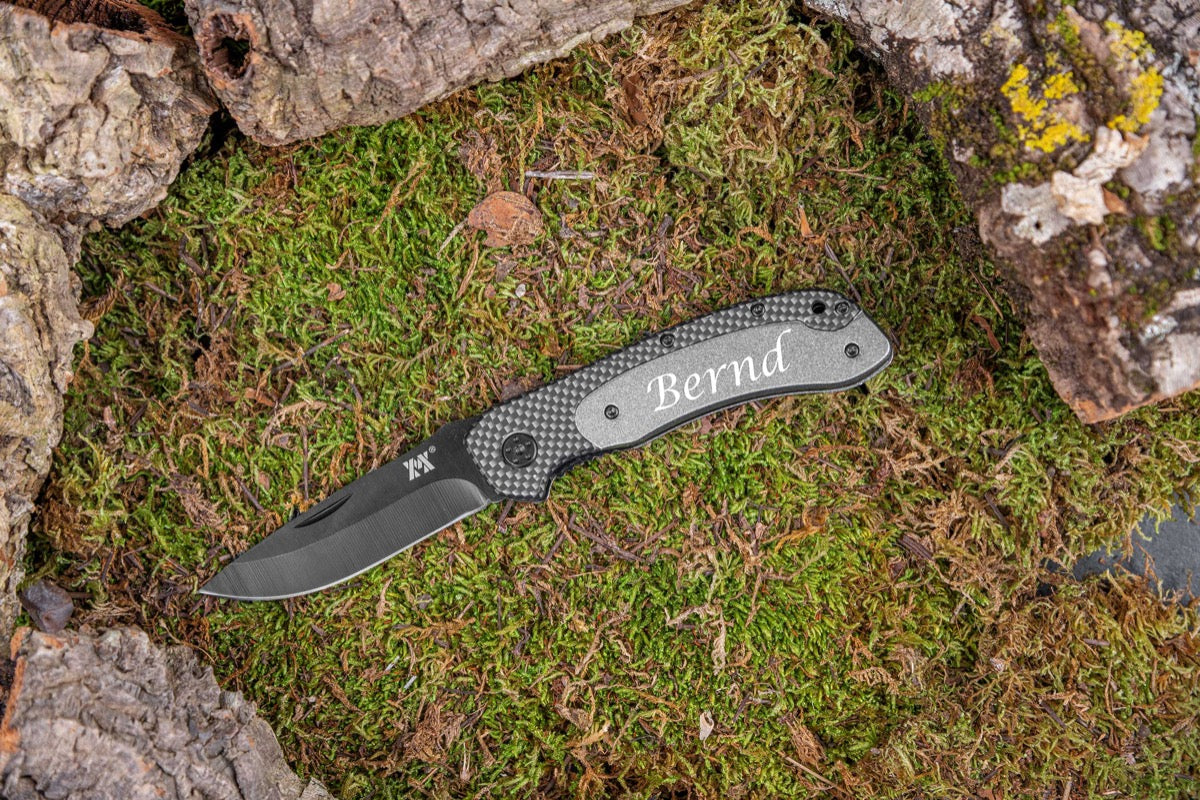 Personalisiertes Taschenmesser in Carbon-Optik