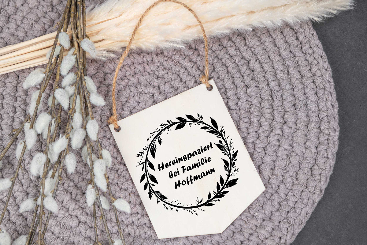 Türschild aus Holz personalisiert mit Name und Gravur