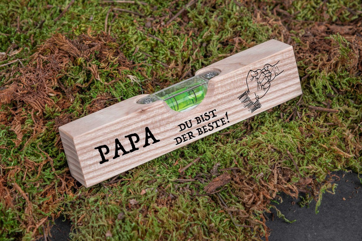 Personalisierte Wasserwaage mit Faust Motiv für Papa