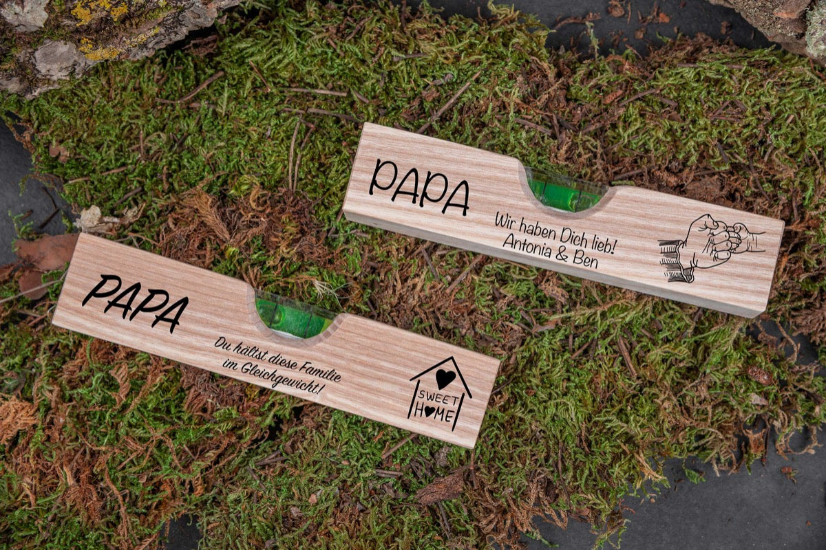 Personalisierte Wasserwaage mit Faust Motiv für Papa