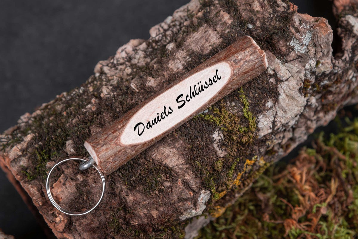 Schlüsselanhänger aus Holz personalisiert mit Namen