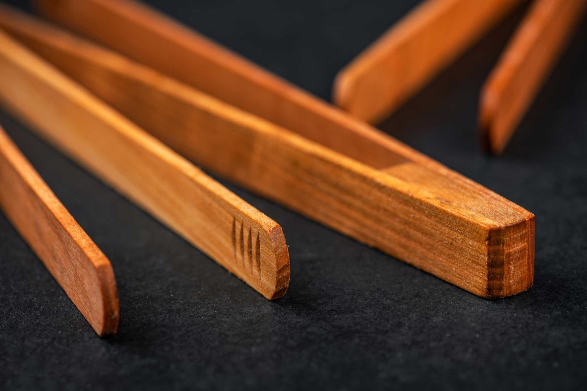 Grillzange aus Kirschholz personalisiert mit Wunschgravur