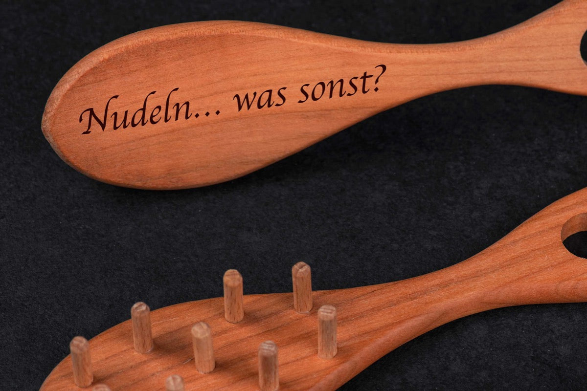 Nudelheber mit personalisierter Gravur