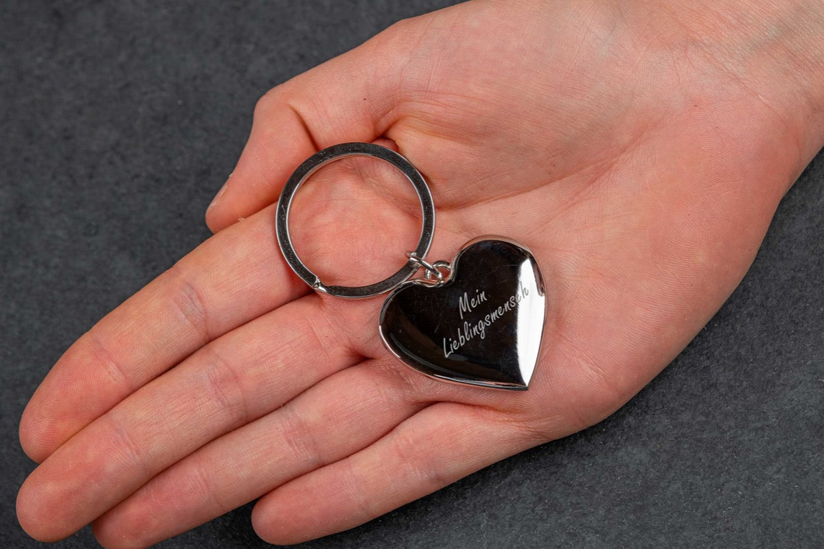 Herz-Schlüsselanhänger aus Metall mit Gravur