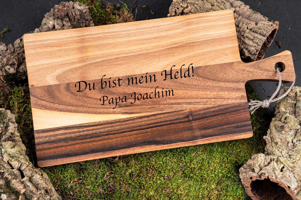 Grillbrett mit Deiner Wunschgravur aus Nussbaumholz