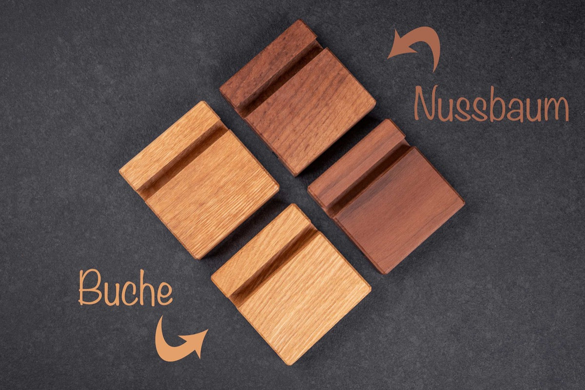 Smartphone- und Tablethalter mit individueller Gravur