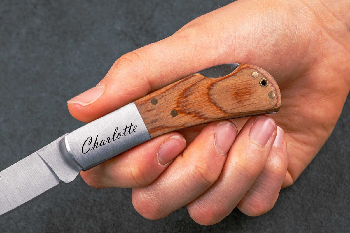 Taschenmesser personalisiert aus Edelstahl mit Buchenholz-Griff