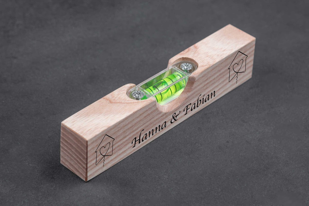 Personalisierte Wasserwaage mit Deiner Wunschgravur - die Glückswaage