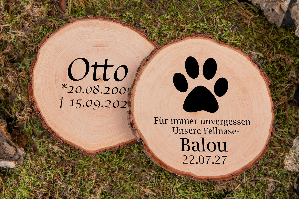 Baumscheibe mit Gravur und vielen Motiven