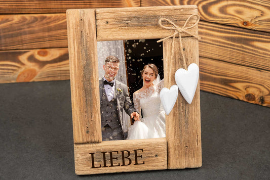 Bilderrahmen personalisiert mit Wunschgravur aus rustikalem Holz