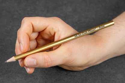 Bleistift mit individueller Gravur in metallic