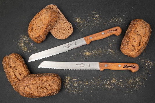 Personalisiertes Olivenholz-Brotmesser mit Gravur