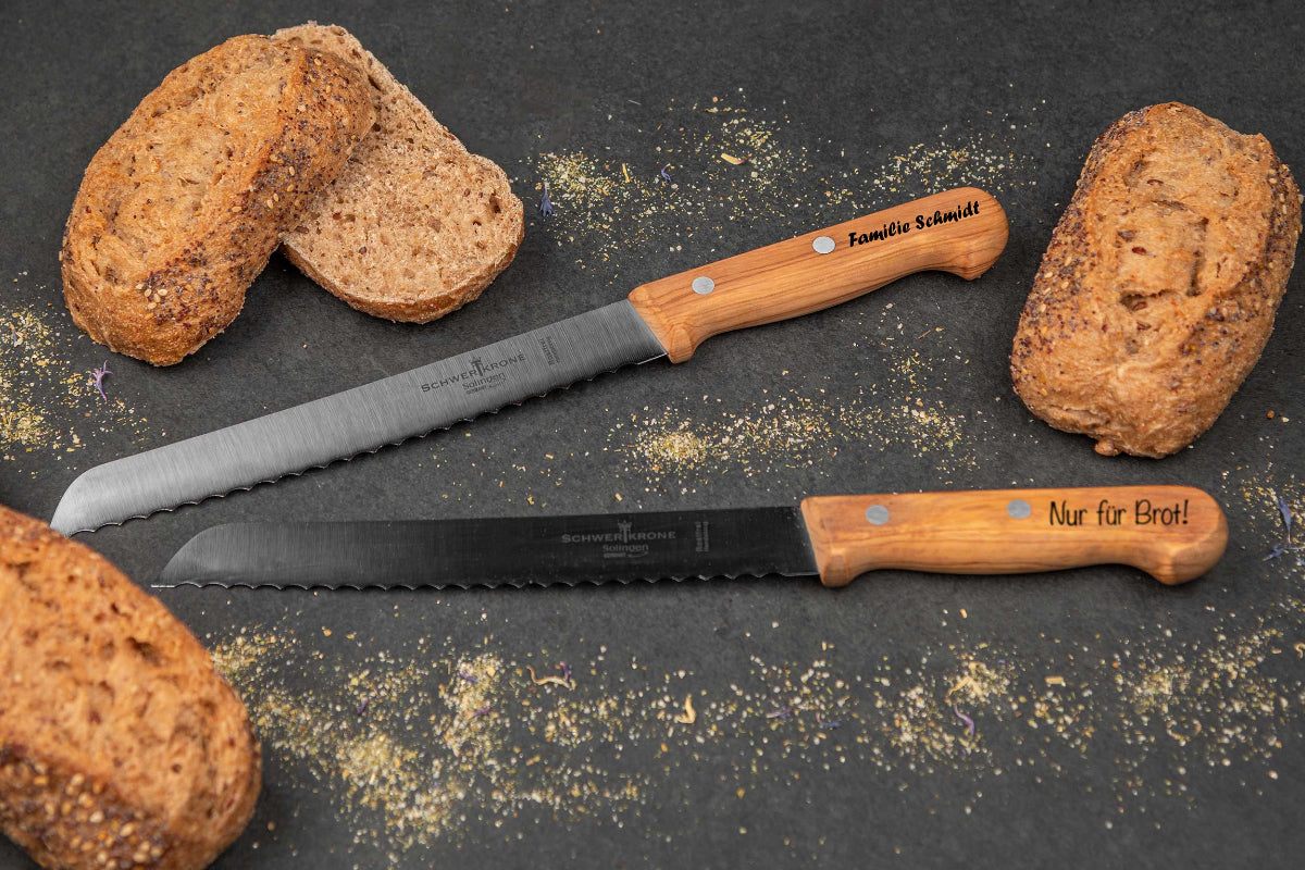 Personalisiertes Olivenholz-Brotmesser mit Gravur