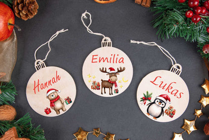 Weihnachtskugeln aus Holz mit Namen Christbaumschmuck bunt – diekreativwelt